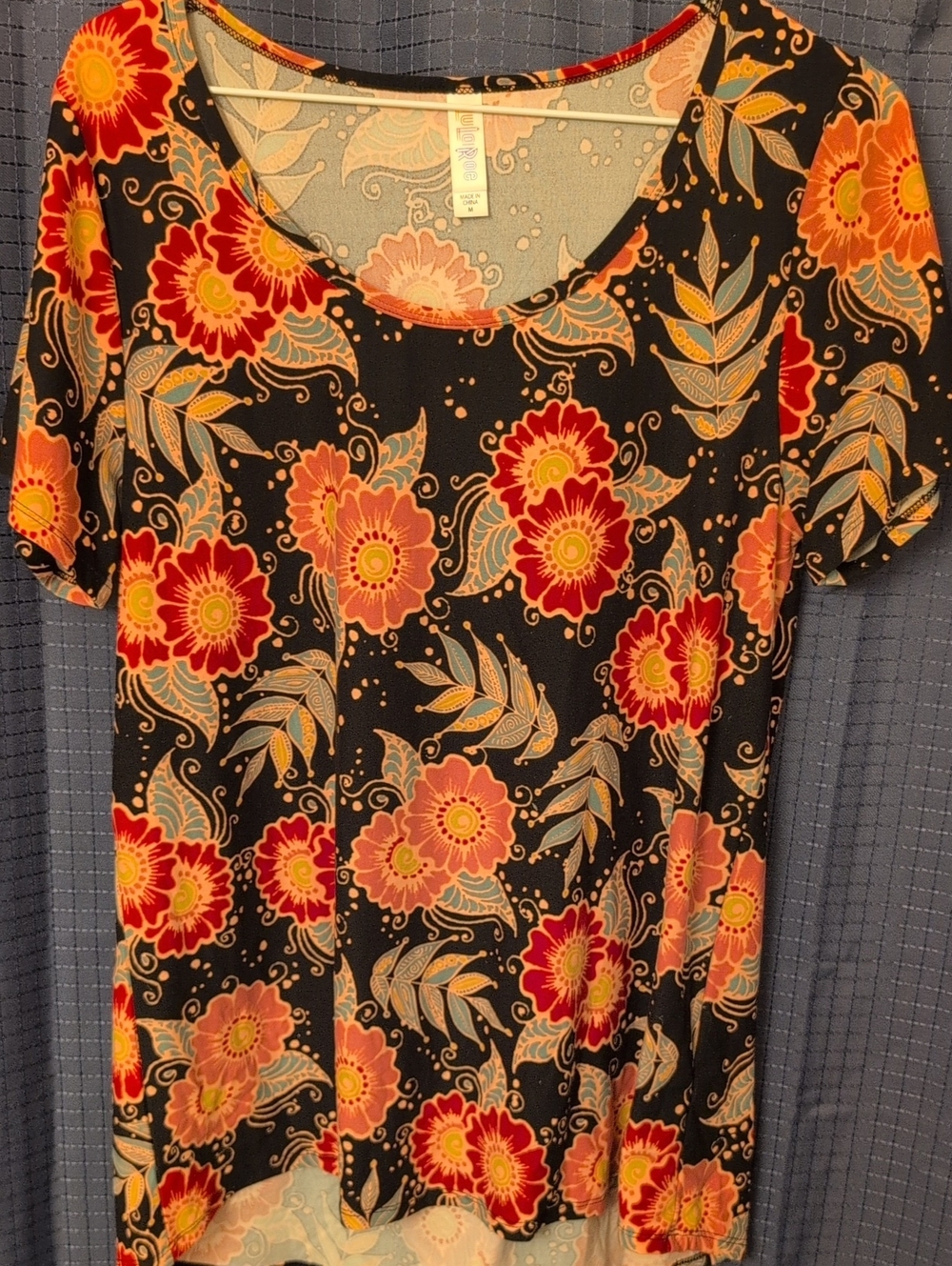 LuLaRoe Scoop Neck Floral Tee in Peach & Maroon M